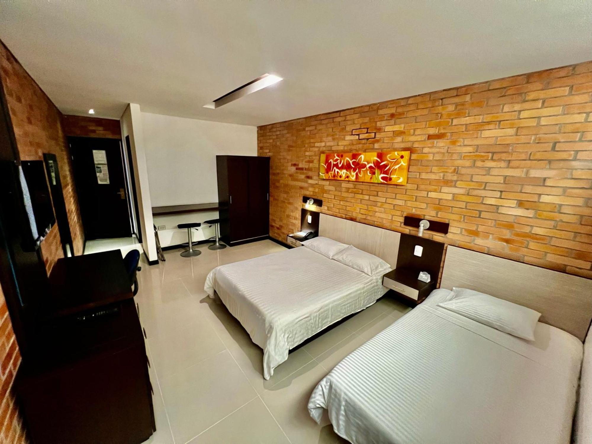 Hotel Toscana Oriente ريونيغرو المظهر الخارجي الصورة