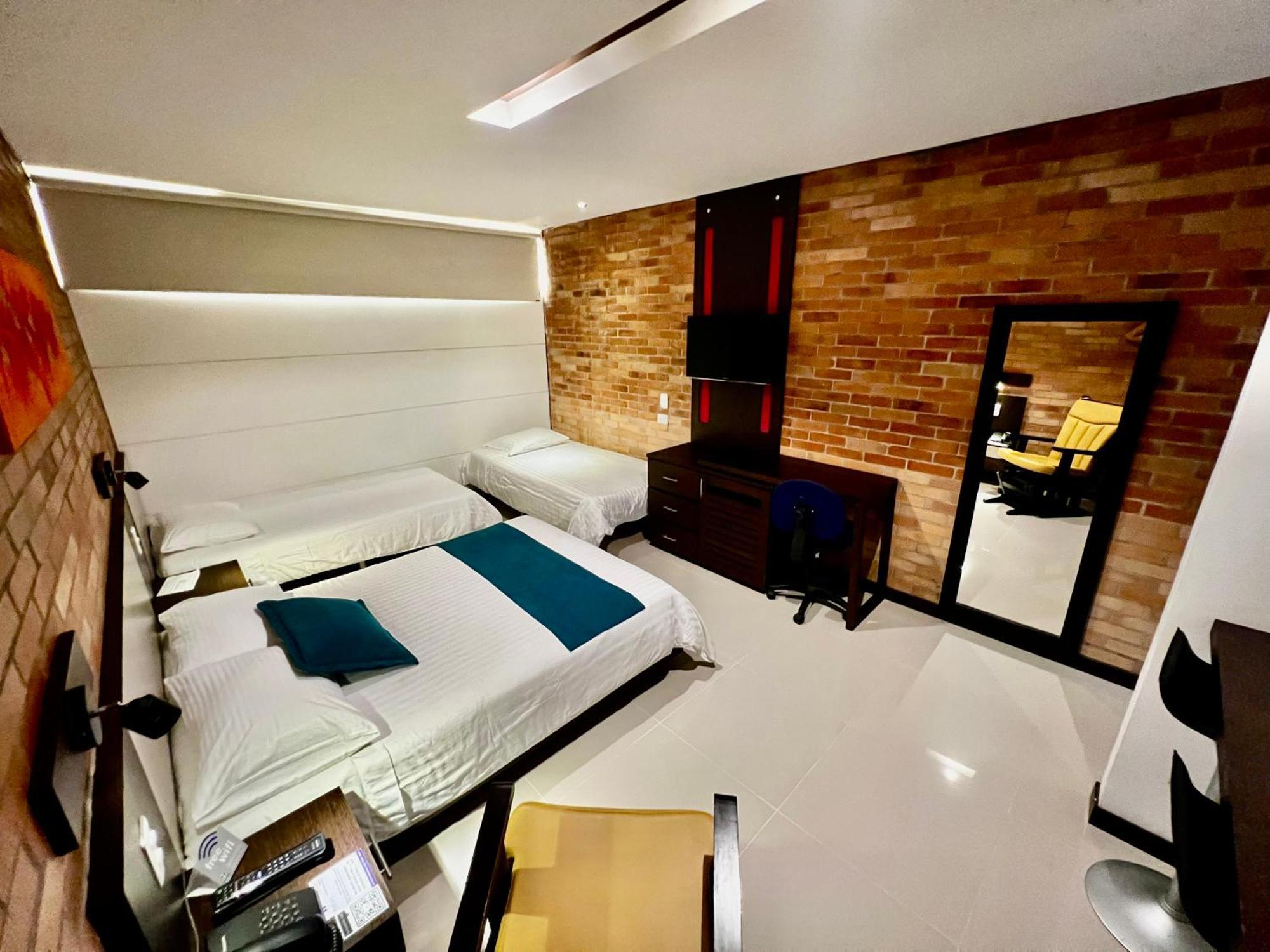 Hotel Toscana Oriente ريونيغرو المظهر الخارجي الصورة